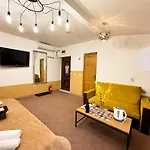 Golden Escape - Charming In Prime Location * 克拉奥华