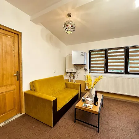 Golden Escape - Charming In Prime Location Apartament *