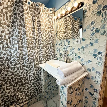 Apartment Golden Escape - Charming In Prime Location Craiova