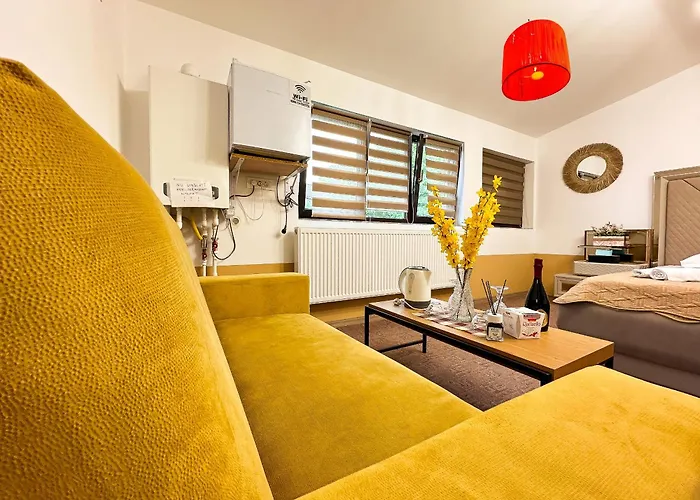 Golden Escape - Charming In Prime Location Apartament Krajowa