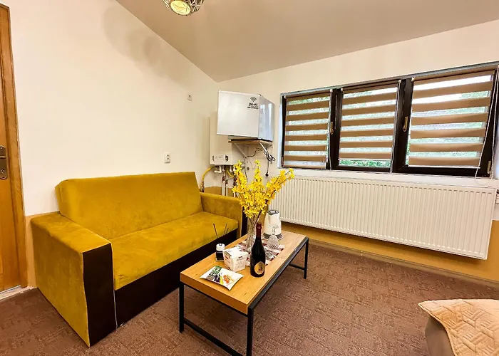 Golden Escape - Charming In Prime Location Apartament Krajowa