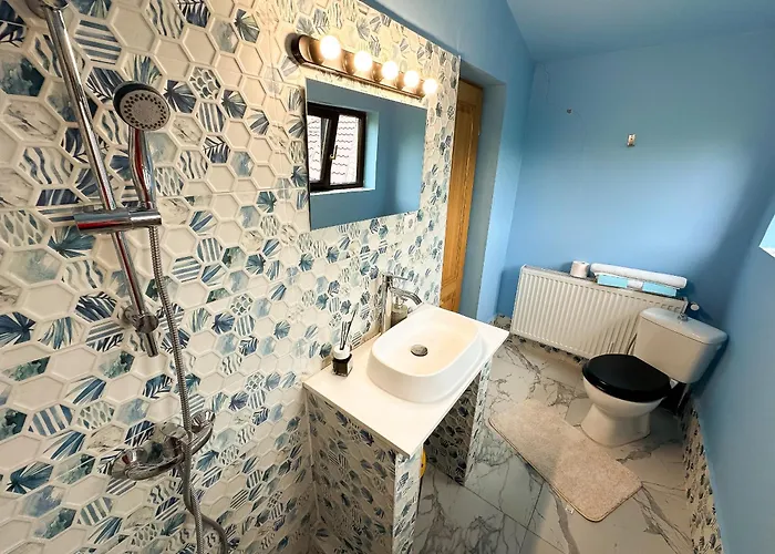 Golden Escape - Charming In Prime Location Krajowa