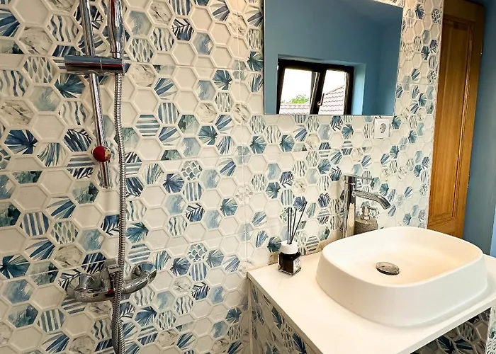 Golden Escape - Charming In Prime Location * Krajowa